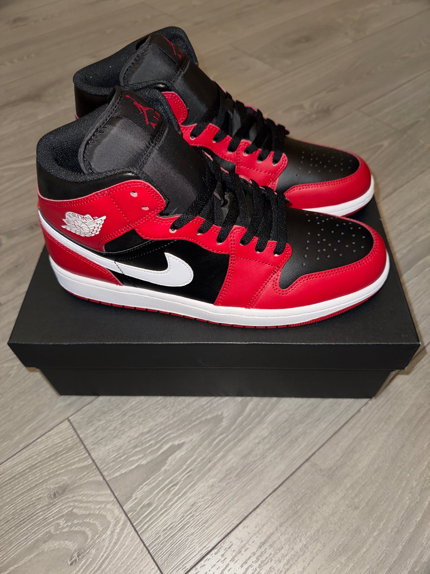 Nike Jordan 1s Mid